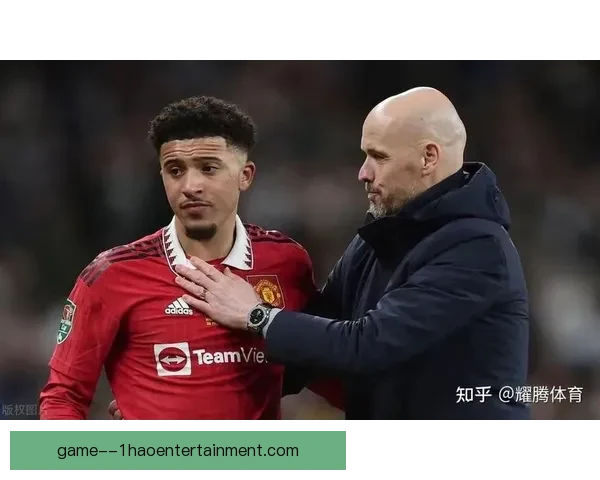 桑乔与滕哈格公开冲突升级 被逐出曼联一线队引发热议 桑乔与滕哈格公开冲突升级 被逐出曼联一线队引发热议